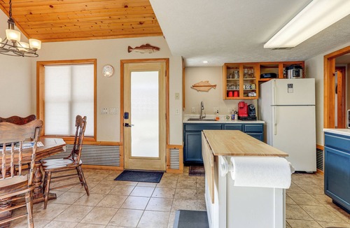 Mountain Home House | Scenic Sanctuary on the White River! Family Home