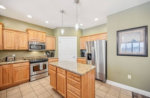 Lake Delton Condo | Scenic Shores Escape - Lakefront - Indoor Parking