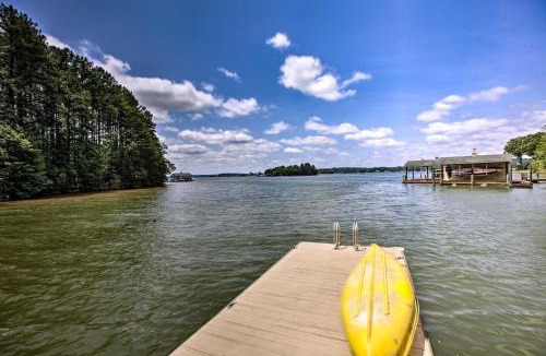 Huddleston House | Scenic Smith Mountain Lake Getaway w/Deck + Dock!
