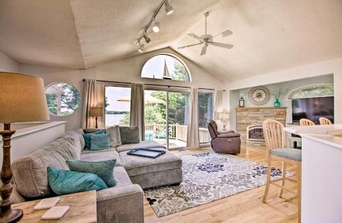 Huddleston House | Scenic Smith Mountain Lake Getaway w/Deck + Dock!