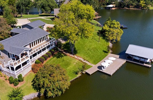 Leesburg House | Scenic Solitude on Weiss Lake