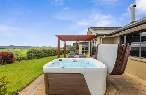 Acacia Bay House | Scenic Solitude Views from the Hot Tub