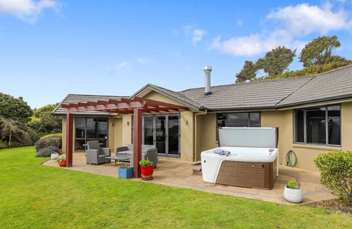 Acacia Bay House | Scenic Solitude Views from the Hot Tub