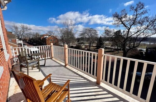 St. Charles Apartment | Scenic South Main Apartment with Breathtaking Views for 3 Guests