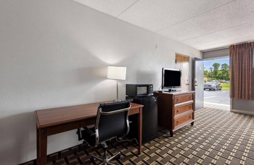 Greeneville Hotel | Scenic Stay With Pet Access Near Jordan Knob and Trail