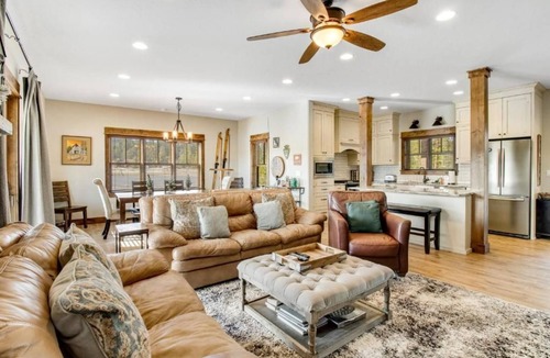 McCall House | Scenic, Stylish, Serene, & close to everything!