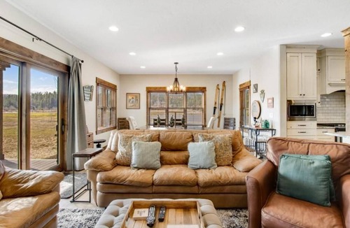 McCall House | Scenic, Stylish, Serene, & close to everything!