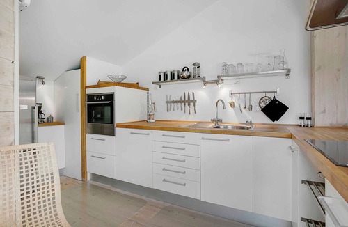 Kirke Hyllinge House | Scenic summer house near quiet lapping waves