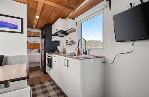 Morrisville House | Scenic Tiny Home, Five Minutes to Stowe Main St!