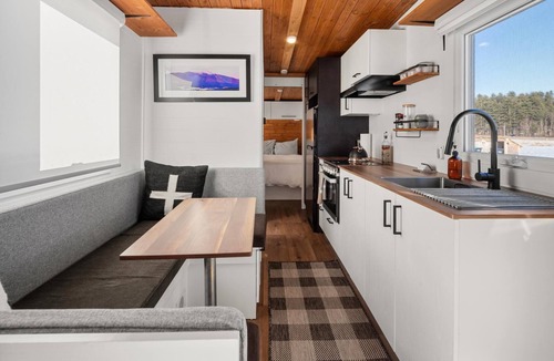 Morrisville House | Scenic Tiny Home, Five Minutes to Stowe Main St!