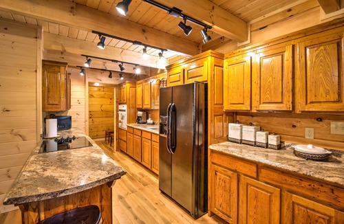 Trade Cabin | Scenic Trade Cabin w/Deck Near Boone & App State!