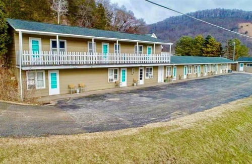 Lansing House | Scenic Valley #1