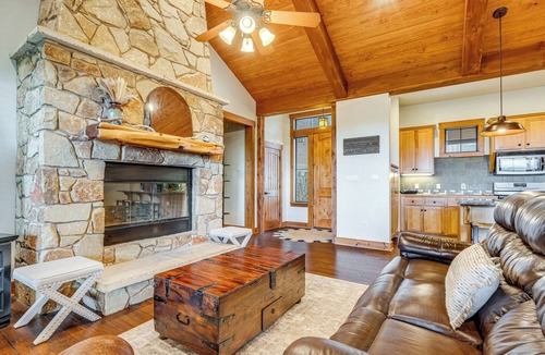 Jonestown House | Scenic View! Lake Travis Cabin Near Wedding Venues