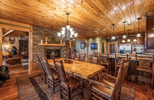 Smoky Mountains Cabin | Scenic Views:7BR/Heated Pool/Amazing View/Game/Theater