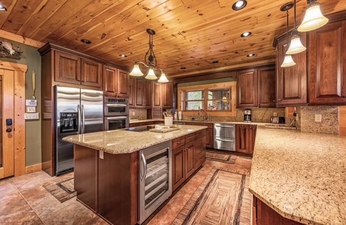 Smoky Mountains Cabin | Scenic Views:7BR/Heated Pool/Amazing View/Game/Theater