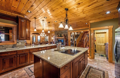 Smoky Mountains Cabin | Scenic Views:7BR/Heated Pool/Amazing View/Game/Theater