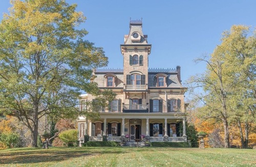 Kingston Hotel | Scenic Views and Modern Comforts! Near Hudson River Maritime Museum