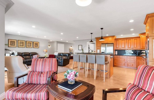 Wiarton House | Scenic Waterfront 4BR – Hot Tub/Sleeps 12/Bonfire