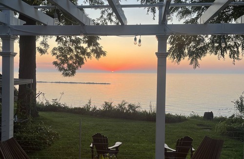 Racine House | Scenic Waterfront Lake Michigan Escape