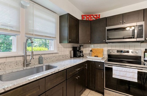 Imperial House | scent-free stay - spacious , big yard and safe neighborhood