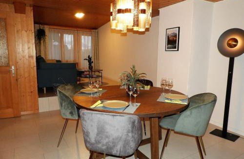 Huenibach Apartment | Schöne Ferienwohnung mit Seeblick