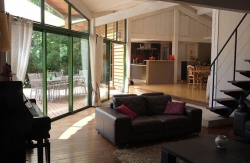 Salinelles House | Schönes modernes Haus mit Garten und Swimmingpool