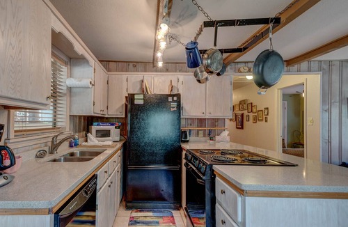 Ruidoso Cabin | Schaffer Scherenity | Pet Friendly, Hot Tub, Fence
