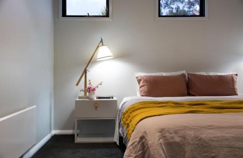 Hepburn House | Schafhalle