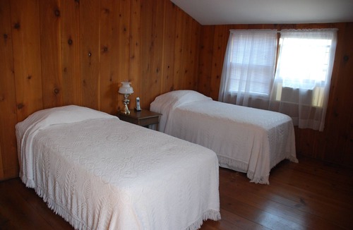 Beach Hampton Cottage | Scheffer Beach Cottage, 200 Yards from Private Beach