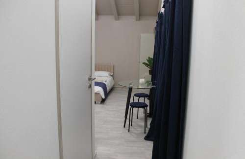 Bilten Apartment | Schickes Studio mit eigenem Bad & Küche