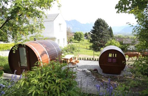 Jenins Bed & Breakfast | Schlaf-Fass Jenins