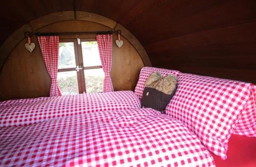 Jenins Bed & Breakfast | Schlaf-Fass Jenins