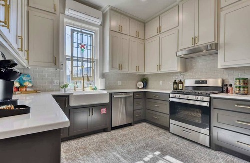 New Braunfels House | Schlitterbahn Retreat - Sleeps 28