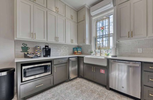 New Braunfels House | Schlitterbahn Retreat - Sleeps 28