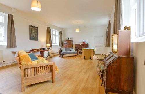 Ivybridge House | School House