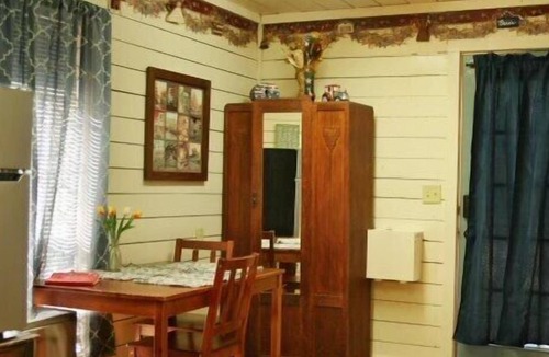 San Augustine House | Schoolhouse in the Pineywoods