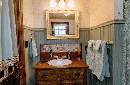 Franklin Springs House | Schoolhouse - Unit B