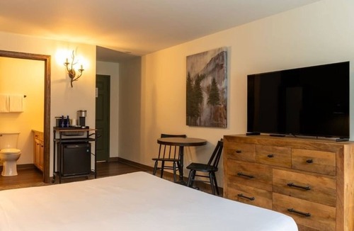 Schroon Lake Hotel | Schroon Lake Lodge w/Free Parking| Outdoor Activities Onsite | Pool & Mini-Golf