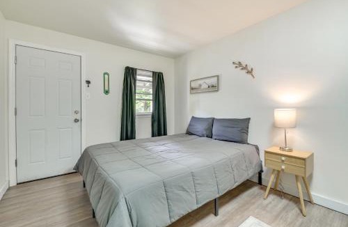 Schroon Lake Hotel | Schroon Lake Room < 1 Mi to Marina & Beach!