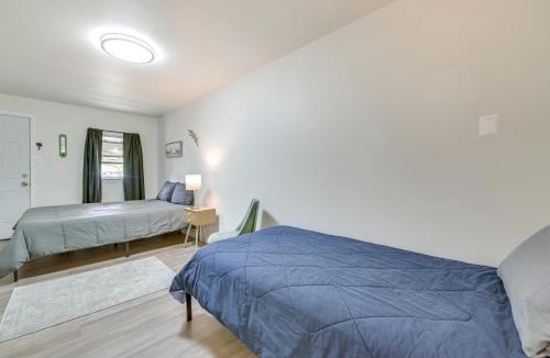 Schroon Lake Hotel | Schroon Lake Room < 1 Mi to Marina & Beach!