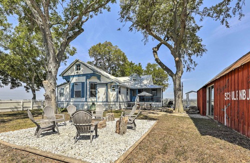 Schulenburg House | Schulenburg Home: Gas Grill & 30 Amp RV Hookup