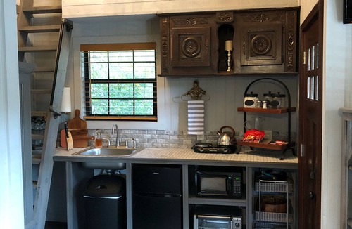 Harlandale Cottage | Schwestern Haus Long Term Rental Discount Available.