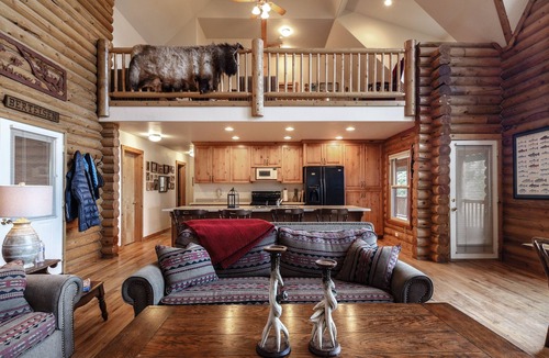 Helper Cabin | Scofield Lakefront Cabin with Private Dock