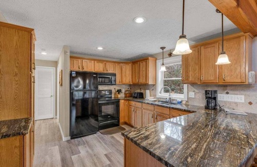 Blowing Rock Cabin | Scooby Shack - 10 mins to Main St Blowing Rock, hot tub, pool table