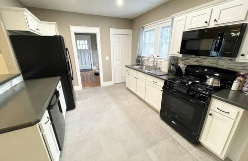 Scotia House | Scotia Getaway: Spacious 3bed 2bath | K & Q Beds