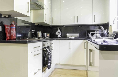 Larkhall House | Scotia House - Sleeps 5