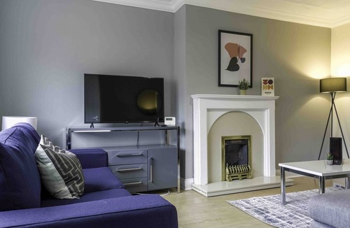 Larkhall House | Scotia House - Sleeps 5