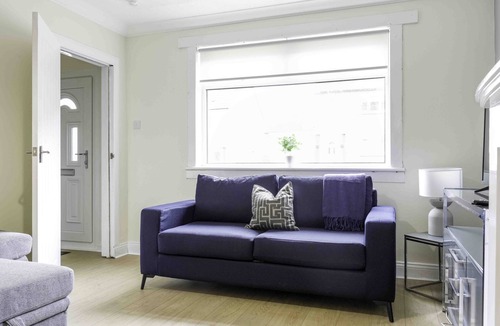 Larkhall House | Scotia House - Sleeps 5