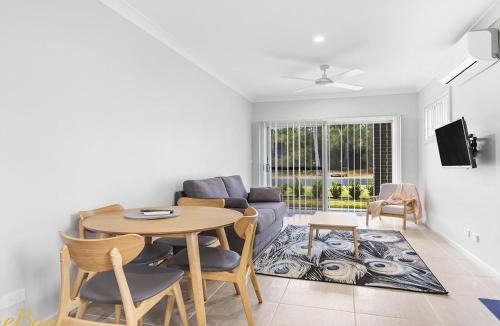 Anna Bay Apartment | Scott Street Couples Getaway