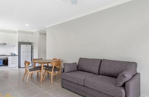 Anna Bay Apartment | Scott Street Couples Getaway